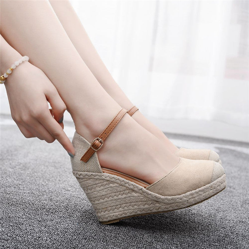 Margot beige, détail de la bride caramel réglable