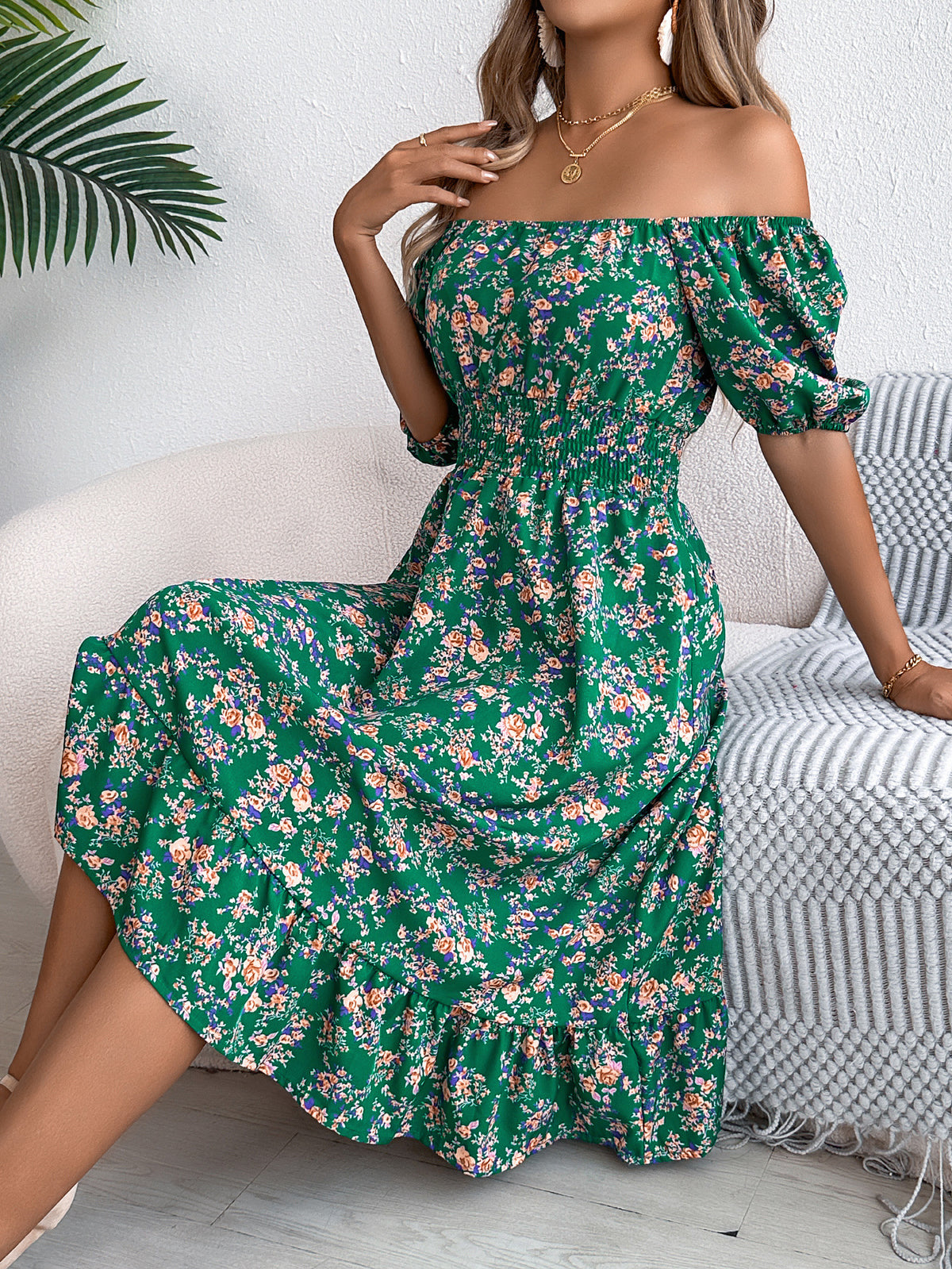 Robe Camille verte à fleurs, taille smockée