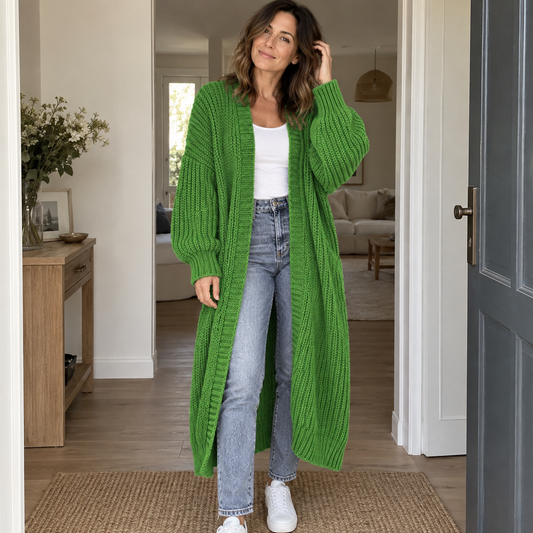 Adèle — cardigan vert, porté au quotidien