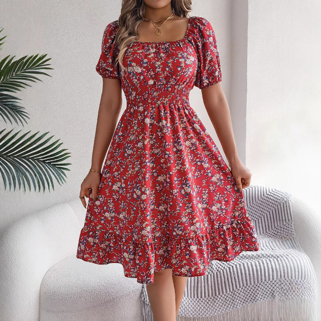 Robe Camille rouge, encolure carrée et volant