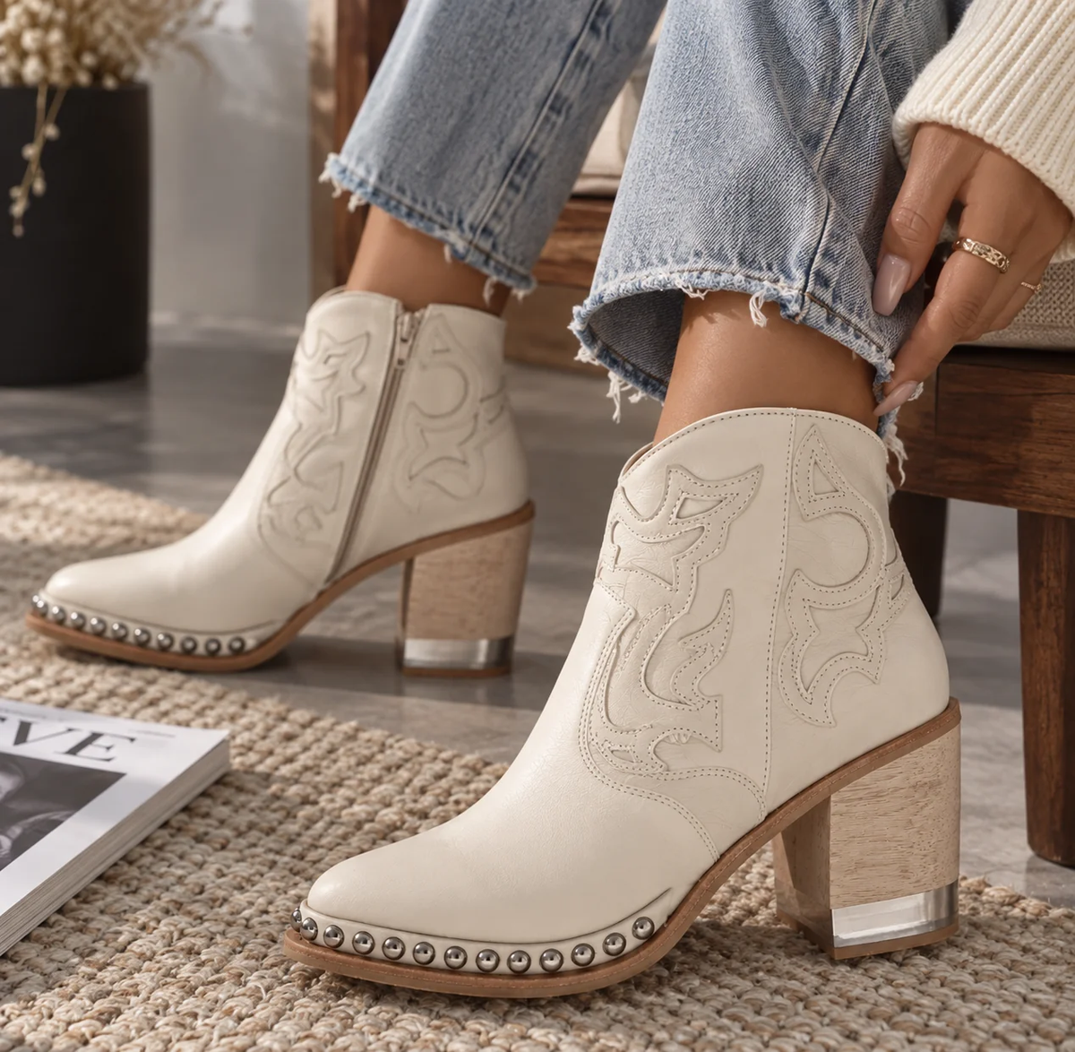 Bottines Romane coloris beige — photo fournie