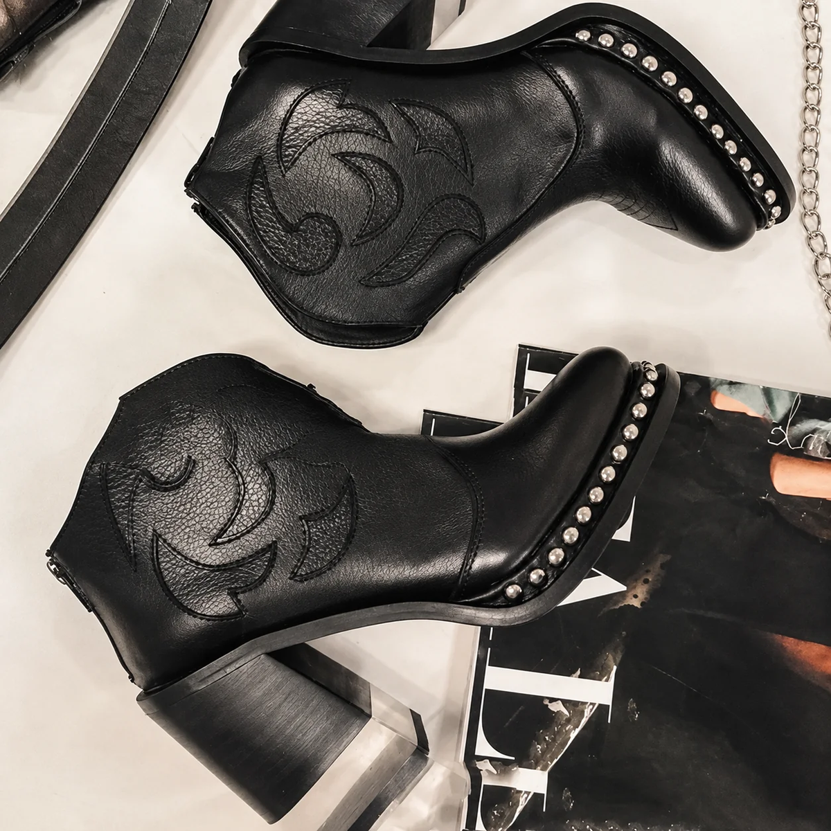 Bottines Romane coloris noir — photo fournie