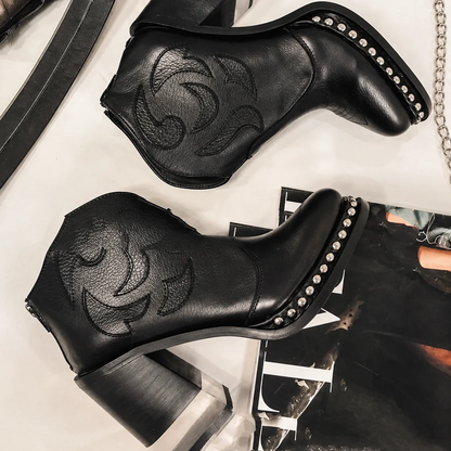 Bottines Romane coloris noir — photo fournie